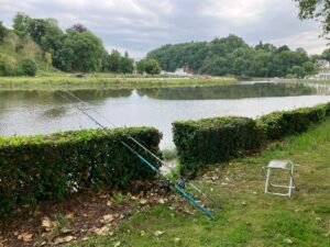 La pêche au bord du Blavet dans le camping St Caradec a HENNEBONT