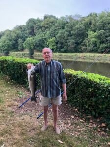 La pêche au bord du Blavet dans le camping St Caradec a HENNEBONT